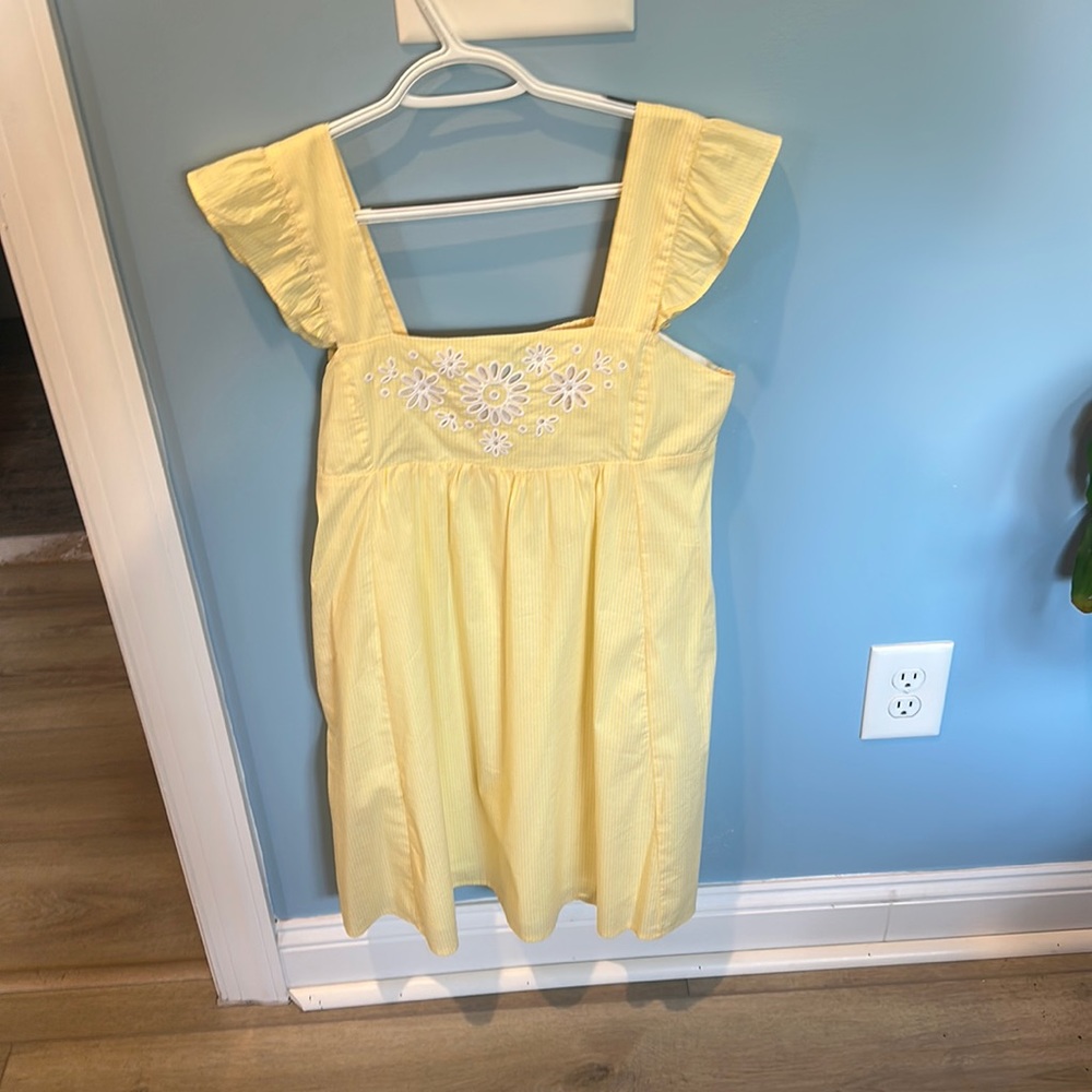 Cute lined babydoll dress with pockets on each side.